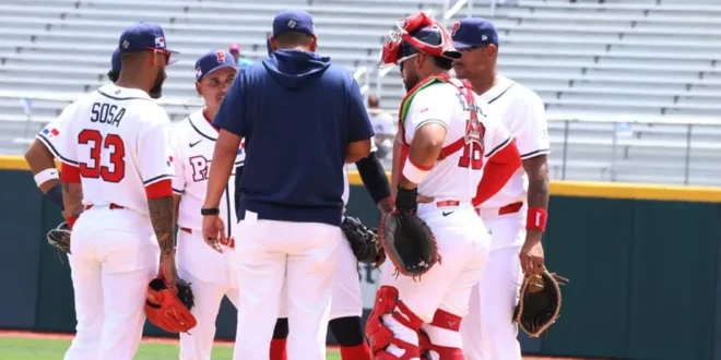 Jugadores de Panamá en el Hiram Bithorn Stadium durante el Clásico Mundial 2026