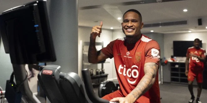 Jugadores de la selección de Panamá en sesión de entrenamiento en Sudáfrica