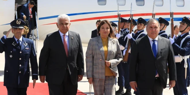 Presidente José Raúl Mulino y comitiva oficial en su llegada a Chile