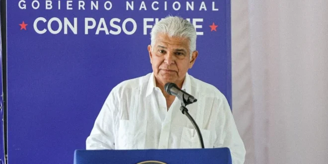 Presidente Mulino en la inauguración del Estadio Roberto Mariano Bula en Colón