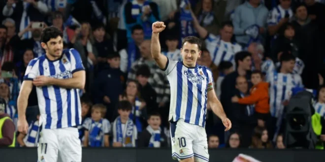 Mikel Oyarzabal celebrando el gol de la victoria de la Real Sociedad ante el Athletic Club