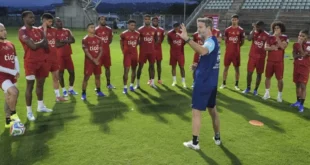 Jugadores de la Selección Mayor de Panamá entrenando con el balón Trionda en Durban
