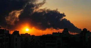 Humo sobre Teherán tras bombardeos en el conflicto entre Irán e Israel