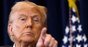 Donald Trump en mitin de campaña hablando sobre el conflicto militar en Irán