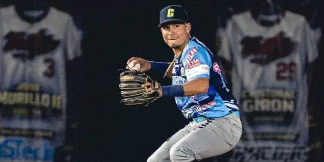 Acción de juego en el Campeonato Nacional de Béisbol Mayor 2026