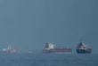 Buques petroleros esperando cerca del estrecho de Ormuz tras el anuncio de restricciones navales.