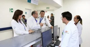 Personal médico atendiendo en la nueva Sala de Cuidados Paliativos del ION en la Ciudad de la Salud