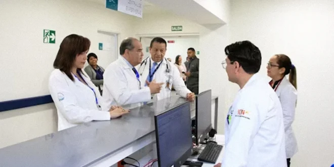 Personal médico atendiendo en la nueva Sala de Cuidados Paliativos del ION en la Ciudad de la Salud