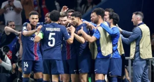 Jugadores del PSG celebrando uno de los goles frente al Liverpool en el Parque de los Príncipes