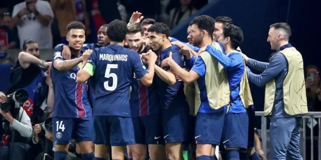 Jugadores del PSG celebrando uno de los goles frente al Liverpool en el Parque de los Príncipes