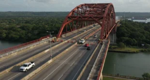 Vista del puente de Las Américas con tráfico controlado tras inspección técnica