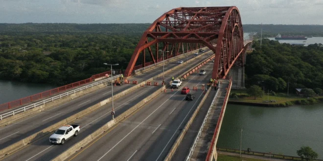 Vista del puente de Las Américas con tráfico controlado tras inspección técnica