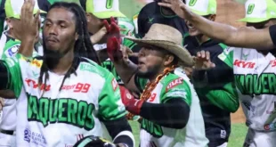 Jugadores de Panamá Oeste celebrando la clasificación en el Estadio Mariano Rivera