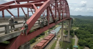 Ingenieros del US Army realizando pruebas técnicas en la estructura del Puente de las Américas