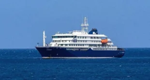 Crucero MV Hondius navegando en aguas abiertas