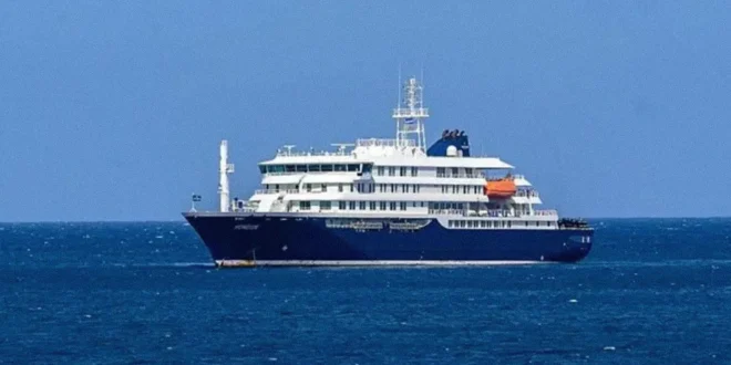 Crucero MV Hondius navegando en aguas abiertas