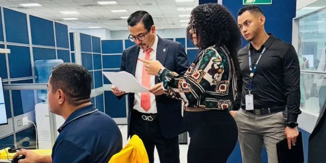 Procurador general de Panamá liderando inspección en el Registro Público por el caso Unachi