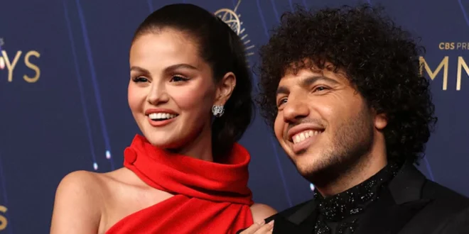Selena Gomez y Benny Blanco en una aparición pública