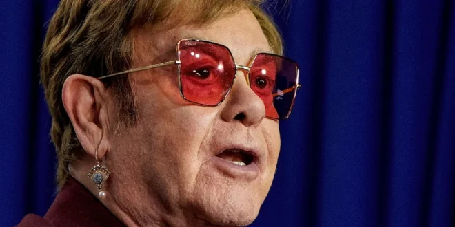 Elton John durante su discurso en los premios Ivor Novello en Londres advirtiendo sobre la inteligencia artificial