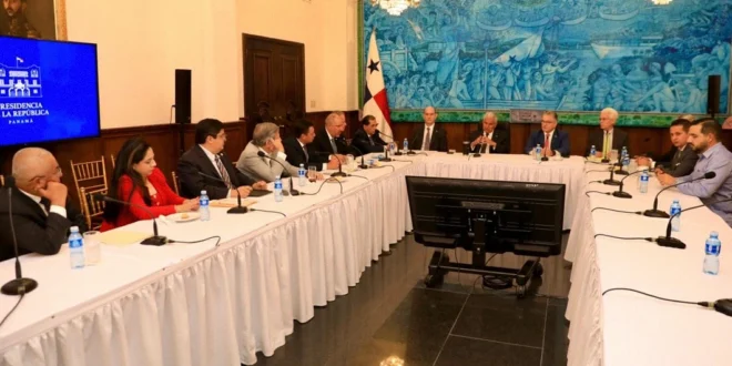 Presidente José Raúl Mulino en reunión de trabajo con diputados de la bancada Panameñista