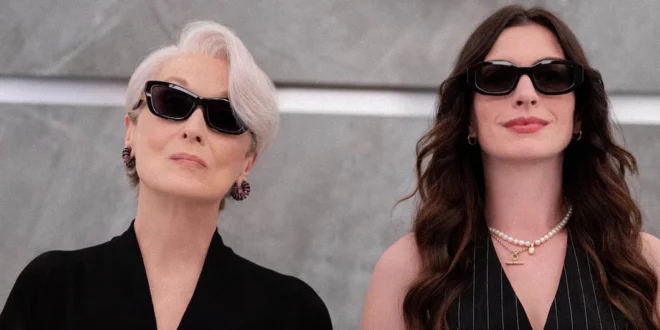 Meryl Streep y Anne Hathaway en una escena emblemática de la franquicia cinematográfica
