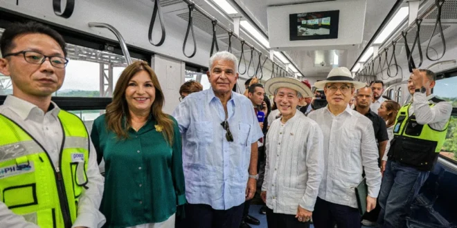 Tren monorriel de la Línea 3 del Metro de Panamá durante pruebas técnicas