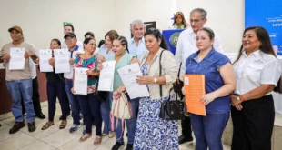 Presidente Mulino entrega títulos de propiedad y llaves de viviendas de interés social en Chiriquí