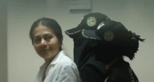 Zenia Vásquez ingresando a la audiencia de garantías en el Sistema Penal Acusatorio de Panamá