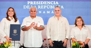 Representantes de INADEH e ITSE firmando acuerdo para formación logística en Panamá
