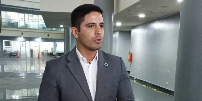 Diputado José Pérez Barboni durante una entrevista