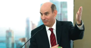 El ministro de Economía Felipe Chapman durante una conferencia de prensa en Panamá