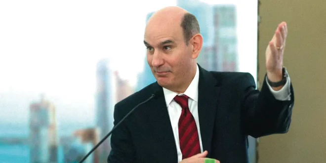 El ministro de Economía Felipe Chapman durante una conferencia de prensa en Panamá