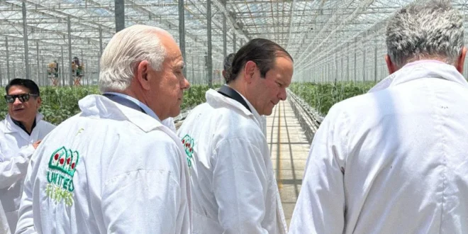 Delegación panameña visitando instalaciones de alta tecnología en Agropark Querétaro