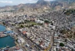 Vista aérea de Puerto Príncipe, Haití, reflejando la complejidad urbana y social.