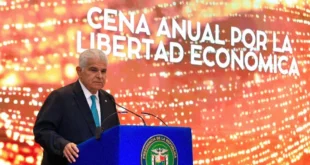 El presidente José Raúl Mulino durante su intervención en la cena anual de APEDE.