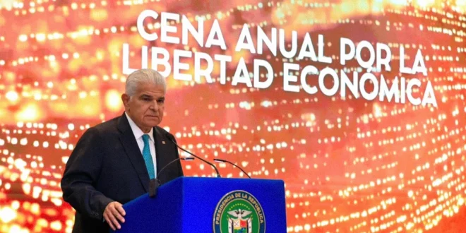 El presidente José Raúl Mulino durante su intervención en la cena anual de APEDE.