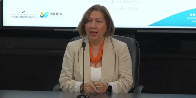 Directora del IMHPA Luz Graciela de Calzadilla presentando informe sobre El Niño