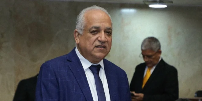 El diputado Luis Eduardo Camacho durante una sesión en la Asamblea Nacional