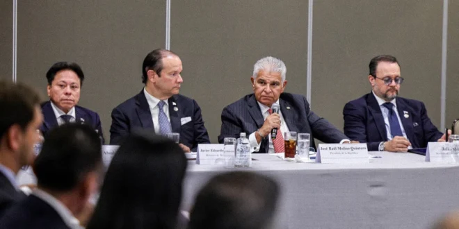 El presidente de Panamá José Raúl Mulino presentando planes de inversión ante empresarios mexicanos