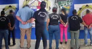 Agentes de la Policía Nacional durante diligencias de la Operación Fondo Claro