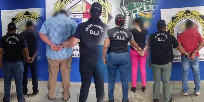 Agentes de la Policía Nacional durante diligencias de la Operación Fondo Claro