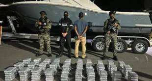 Agentes de la Policía Nacional durante operativo en autopista Panamá-Colón