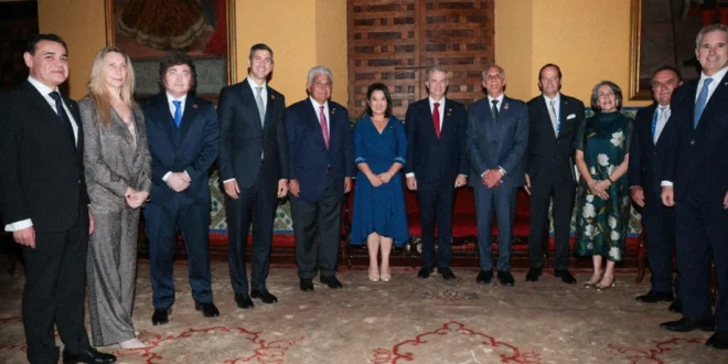 El presidente Mulino durante su encuentro diplomático en Perú