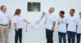 El Presidente Mulino durante la inauguración de las nuevas instalaciones deportivas en Changuinola.