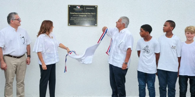 El Presidente Mulino durante la inauguración de las nuevas instalaciones deportivas en Changuinola.