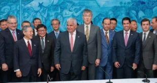 El presidente Mulino lidera reunión bilateral con la delegación empresarial japonesa de Keidanren en el Palacio de las Garzas.