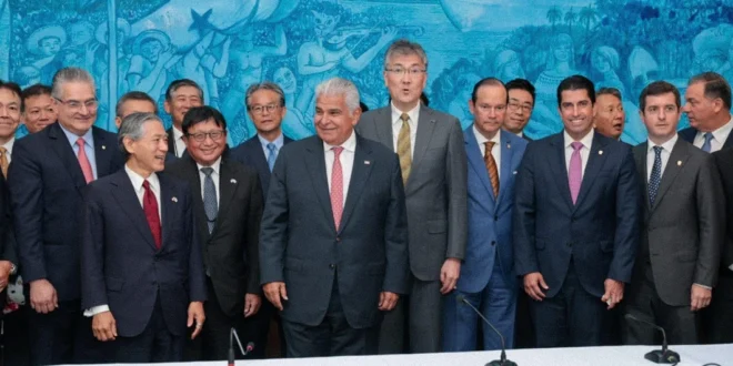 El presidente Mulino lidera reunión bilateral con la delegación empresarial japonesa de Keidanren en el Palacio de las Garzas.