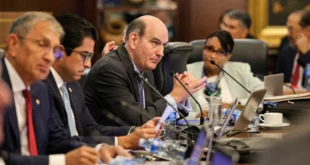 Ministro de Economía Felipe Chapman presentando el presupuesto estatal 2027 ante el Consejo de Gabinete