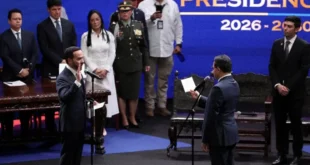 Abelardo de la Espriella durante su juramentación como presidente de Colombia en Cali.
