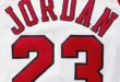 Camiseta blanca número 23 de los Chicago Bulls usada por Michael Jordan en las Finales de la NBA de 1998